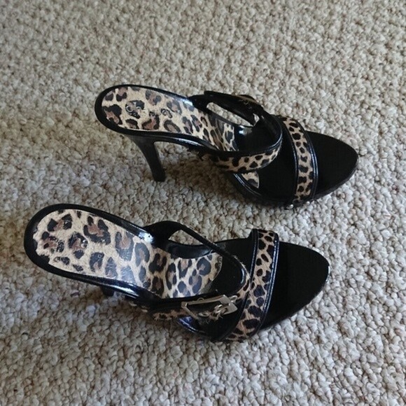 Charles by Charles David FAUX FUR Leopard Print SANDAL size 36.5 - Picture 3 of 12